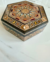 Load image into Gallery viewer, Octagon Handmade Mosaic Box. Diameter: 6.7” approx
