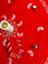 Load image into Gallery viewer, Round Table Cover. Diameter: 78 inches Approx'. Aghabani Oriental for Round Tables. Red background with Gold & White Silk