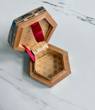 Load image into Gallery viewer, Pearl Handmade Mosaic Box