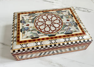 Large Sized Pearl Handmade Mosaic Box. Size: 10 x 7.1 inches