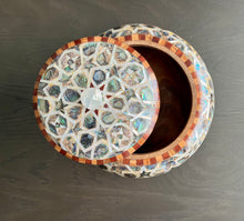 Load image into Gallery viewer, Mother of Pearl Handmade Table Decoration Bowl. Diameter: 9.25 inches