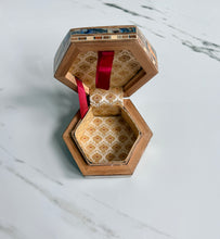 Load image into Gallery viewer, Pearl Handmade Mosaic Box
