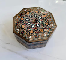 Load image into Gallery viewer, Octagon Handmade Mosaic Box. Diameter: 5.2” approx
