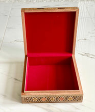Load image into Gallery viewer, 9.7 x 9.7 inches Handmade Square Mosaic Box
